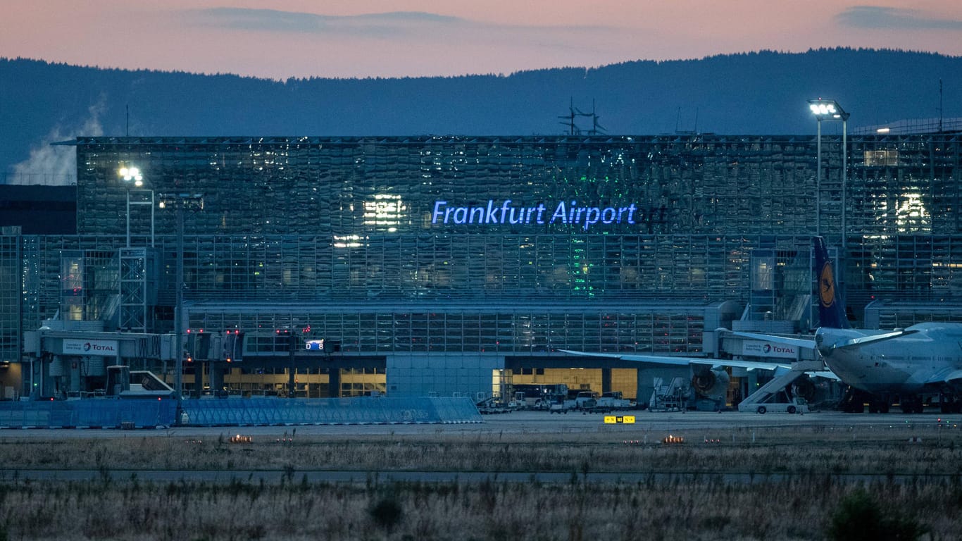 Blick auf den Frankfurter Flughafen: Bei ihrer Einreise ist Kim A. von der Polizei festgenommen worden.