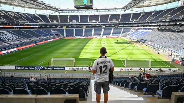 Eintracht Frankfurt darf am Wochenende vor Fans spielen.