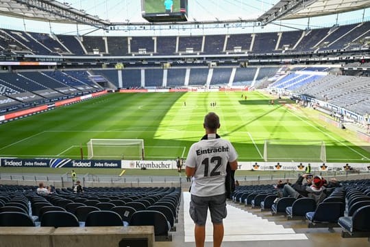 Eintracht Frankfurt darf am Wochenende vor Fans spielen.