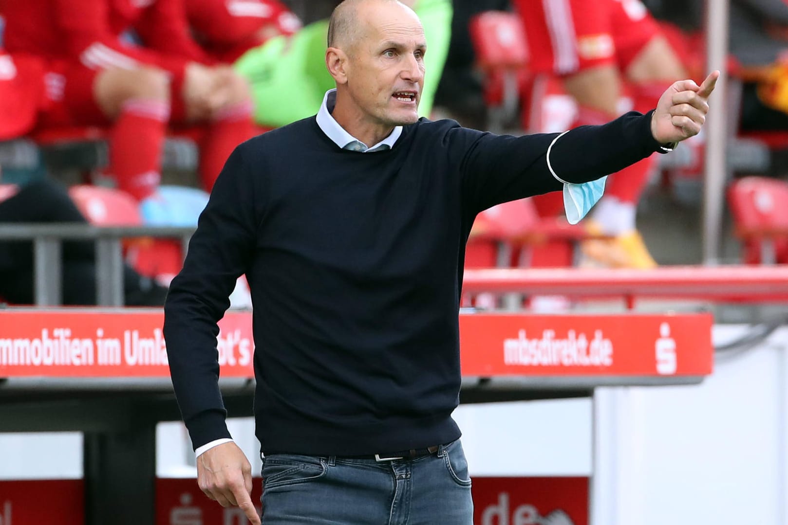 Wird gegen den VfL Wolfsburg nicht auf der Augsburger Bank sitzen: FCA-Cheftrainer Heiko Herrlich.