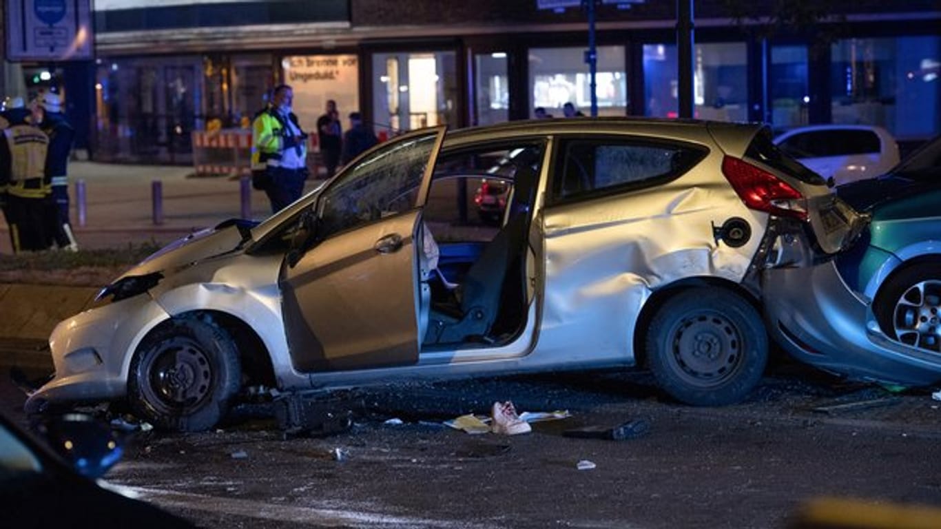 Bei einem schweren Unfall auf dem Berliner Ku'damm wurden zwei Frauen schwer verletzt.