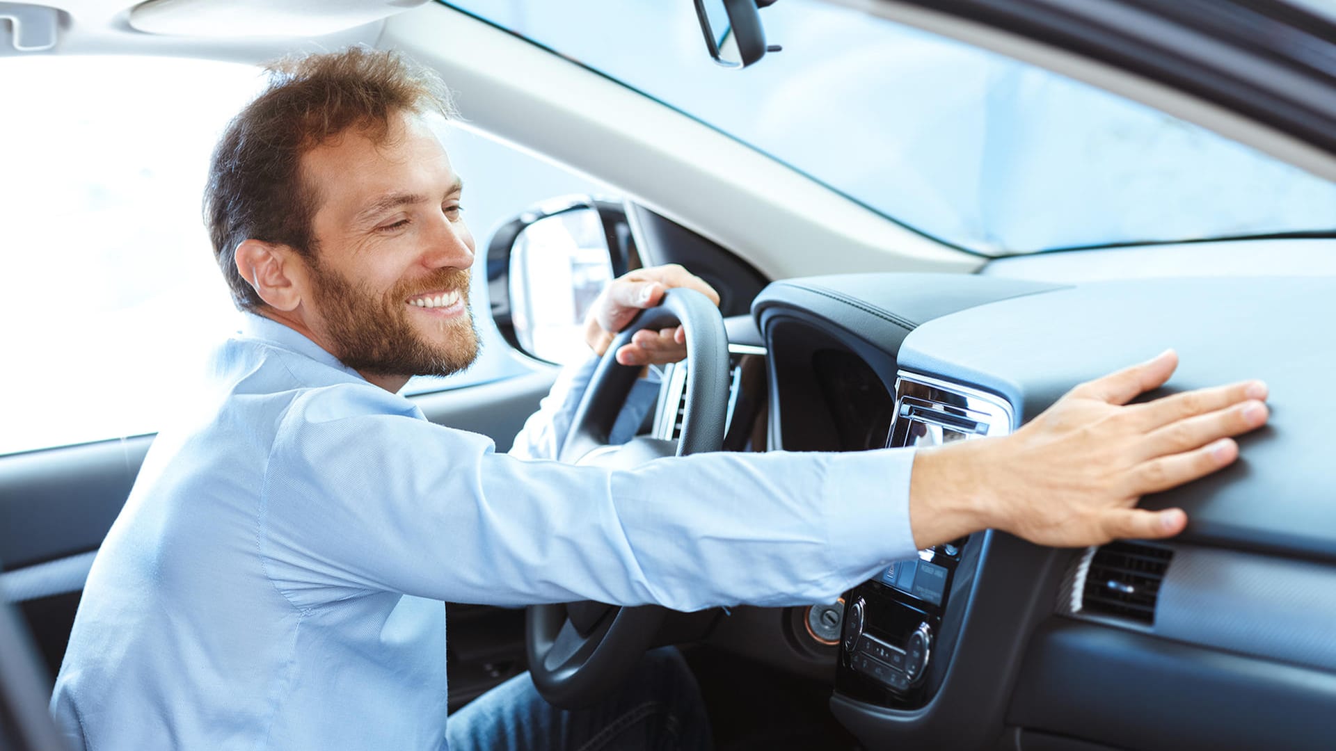 Wahre Liebe: Viele deutsche Männer haben eine innige Beziehung zu ihrem Auto.