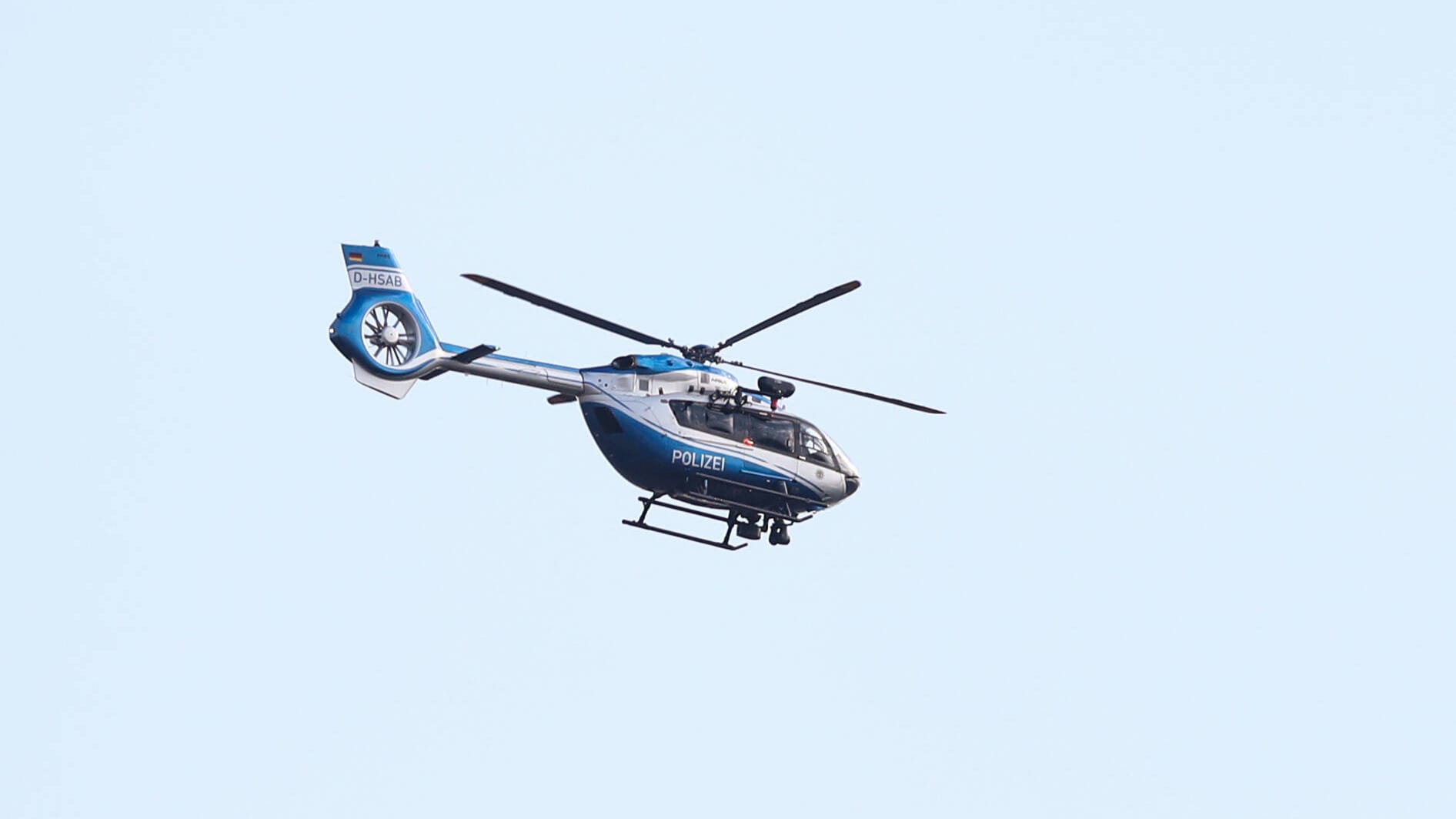 Polizeihubschrauber: Sofort suchten die Beamten nach dem vermissten Jungen (Symbolbild). Polizeihubschrauber: Sofort suchten die Beamten nach dem vermissten Jungen (Symbolbild).