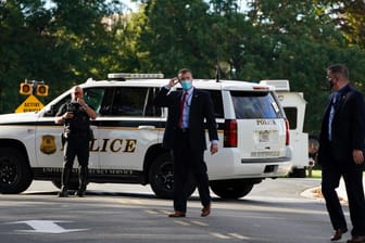 Secret Service vor dem Walter-Reed-Krankenhaus.