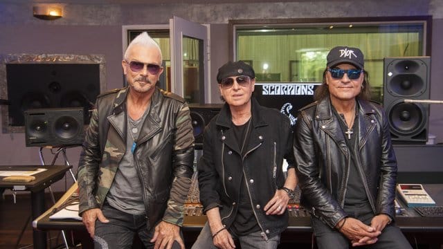 Rudolf Schenker (l-r), Klaus Meine und Matthias Jabs wollen die Menschen mit ihrer Musik verbinden.