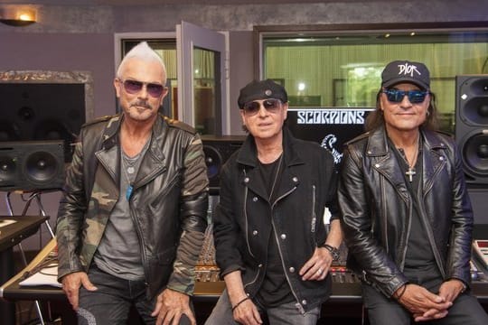 Rudolf Schenker (l-r), Klaus Meine und Matthias Jabs wollen die Menschen mit ihrer Musik verbinden.