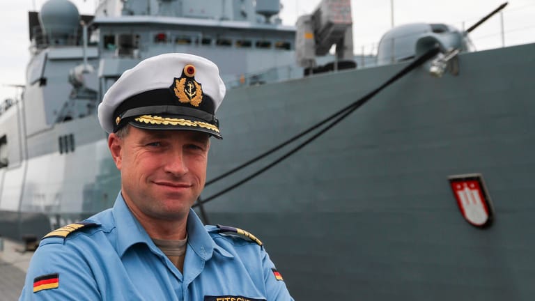 Kapitän Jan Fitschen, Kommandant der Fregatte Hamburg: Sie patrouilliert vor der libyschen Küste, um Verstöße gegen ein Waffenembargo zu verhindern.
