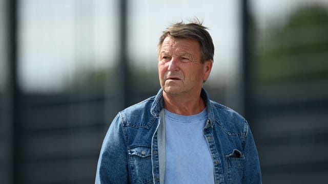 Beklagt sich über den Zustand des ostdeutschen Fußballs: Hans-Jürgen "Dixie" Dörner. Beklagt sich über den Zustand des ostdeutschen Fußballs: Hans-Jürgen "Dixie" Dörner.