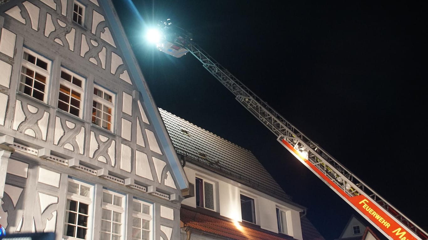 Marbach: Feuerwehrkräfte befanden sich im Einsatz, nachdem ein Mann zahlreiche Gebäude in Brand gesteckt hatte.