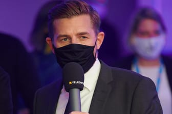 Klaas Heufer-Umlauf: Der Moderator stichelte beim Comedypreis gegen Oliver Pocher.