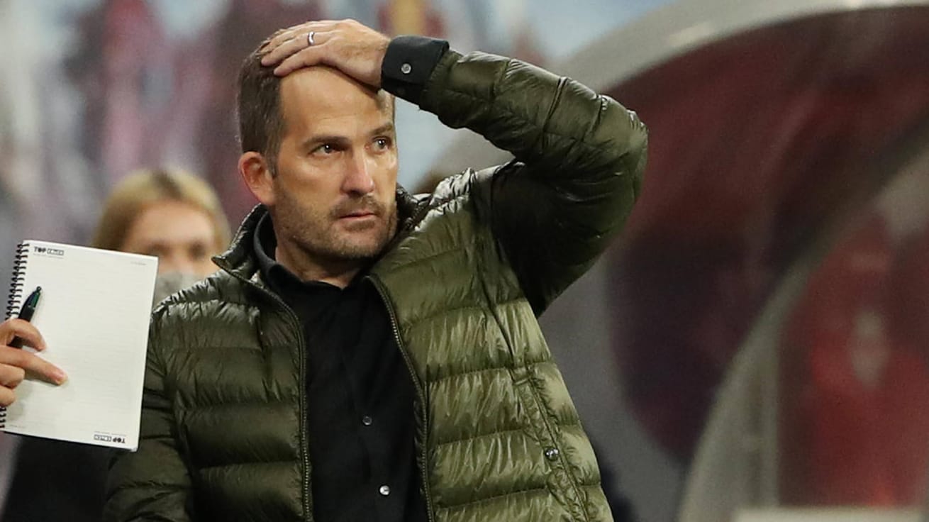 Manuel Baum: Der Schalke-Trainer hat kein gutes Debüt bei Schalke erwischt. Manuel Baum: Der Schalke-Trainer hat kein gutes Debüt bei Schalke erwischt.