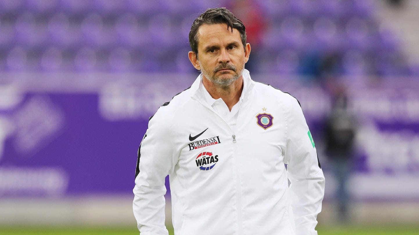 Dirk Schuster: Der Trainer von Erzgebirge Aue muss mit seinem Team in Quarantäne. Dirk Schuster: Der Trainer von Erzgebirge Aue muss mit seinem Team in Quarantäne.