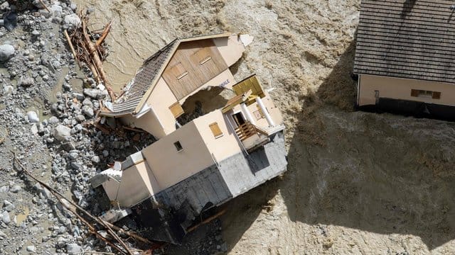 Starke Regenfälle haben Südfrankreich getroffen und starke Überschwemmungen ausgelöst. Starke Regenfälle haben Südfrankreich getroffen und starke Überschwemmungen ausgelöst.