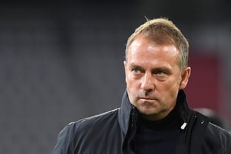 Bayern-Coach Hansi Flick hofft noch auf neue Spieler.