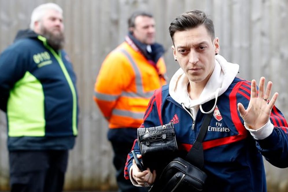 Der ehemalige deutsche Nationalspieler Mesut Özil steht beim Premier-League-Club FC Arsenal unter Vertrag.