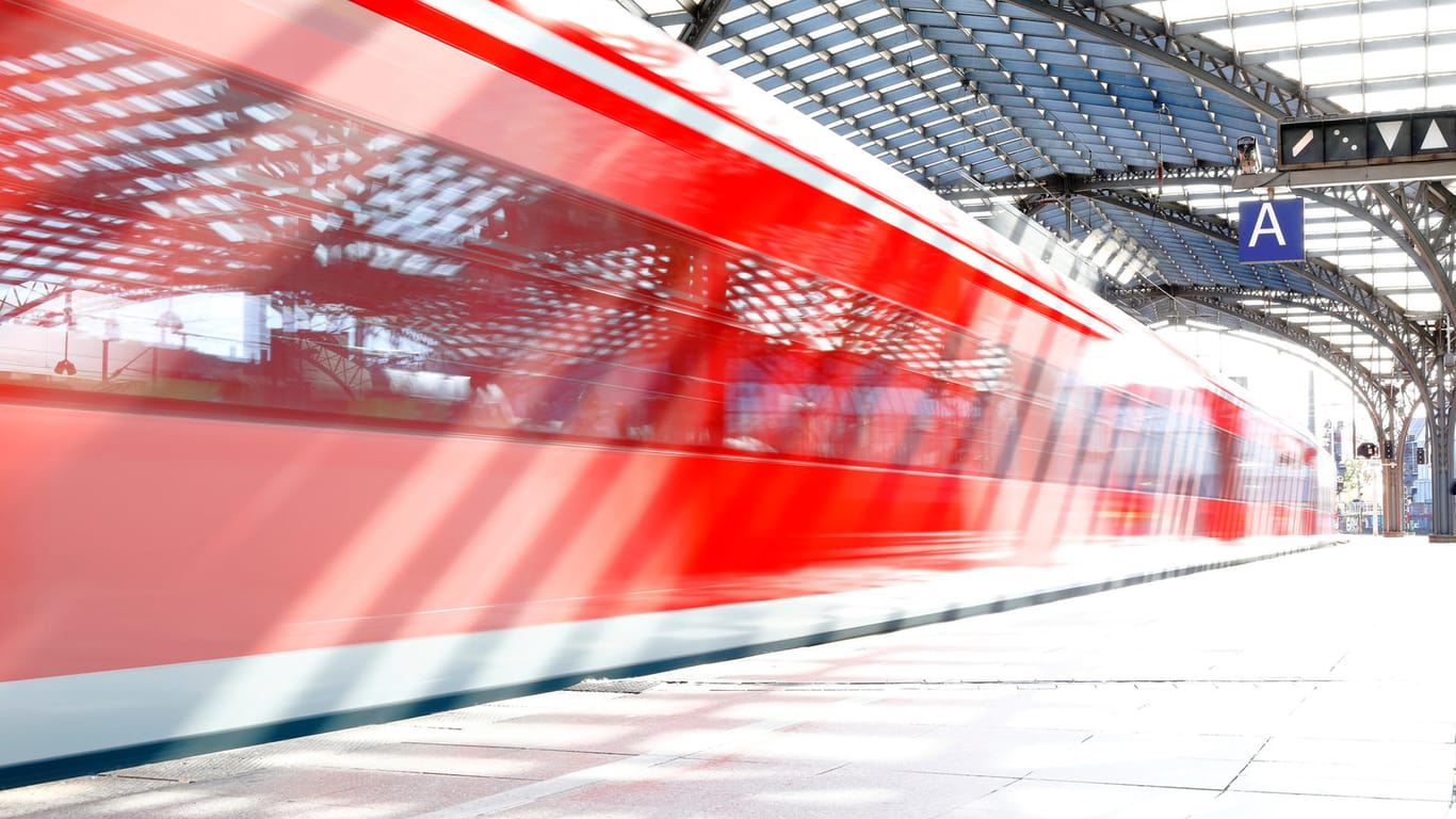 Deutsche Bahn: Das Unternehmen setzt offenbar künftig Züge ein, die mehr Passagieren Platz bieten.