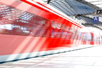 Deutsche Bahn: Das Unternehmen setzt offenbar künftig Züge ein, die mehr Passagieren Platz bieten.