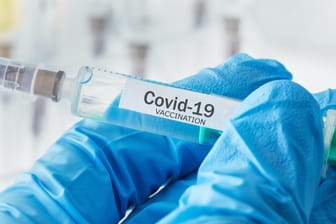 Impfung gegen das Coronavirus: Mitgliedern der Impfkommission zufolge wird es zudem viele Monate dauern, bis genügend Bürger geimpft sind, um Corona-Einschränkungen aufzuheben.