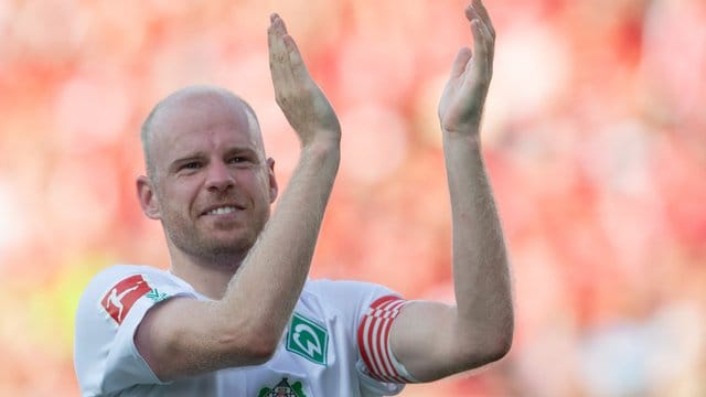 Davy Klaassen wechselt zu seinem Ex-Club Ajax Amsterdam und unterschreibt dort einen Vertrag bis zum Sommer 2024. Davy Klaassen wechselt zu seinem Ex-Club Ajax Amsterdam und unterschreibt dort einen Vertrag bis zum Sommer 2024.