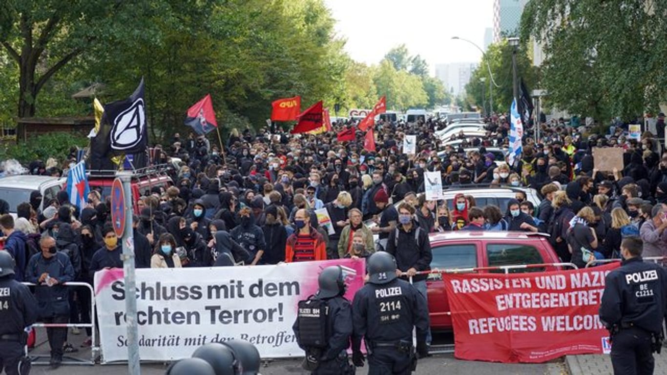 Das Bündnis gegen Rechts demonstriert in Lichtenberg