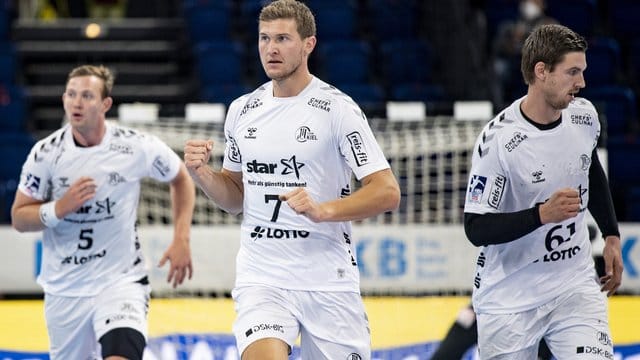 Kiels Sander Sagosen (l-r), Magnus Landin und Hendrik Pekeler feiern einen Treffer. Kiels Sander Sagosen (l-r), Magnus Landin und Hendrik Pekeler feiern einen Treffer.