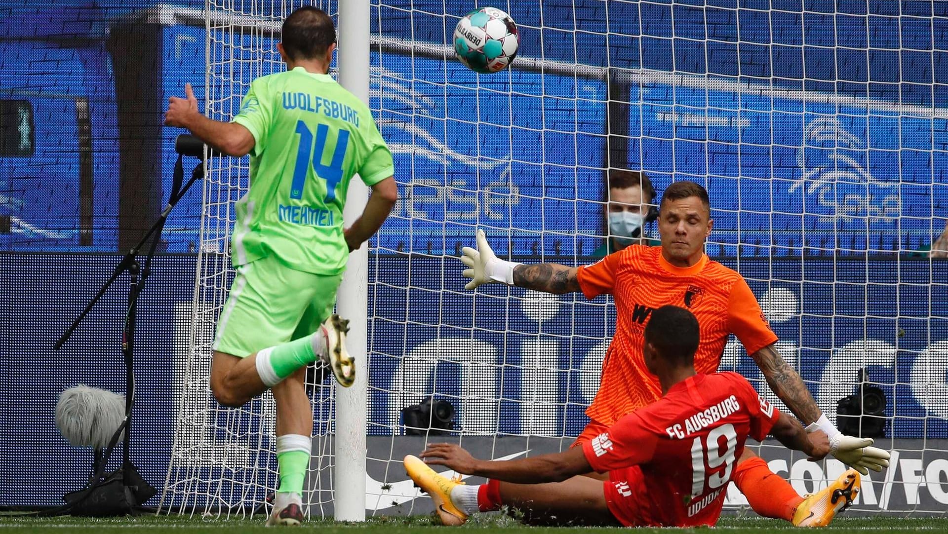 Rafal Gikiewicz: Der Keeper des FC Augsburg hat den Wölfen keine Chance gelassen, ein Tor zu schießen. Rafal Gikiewicz: Der Keeper des FC Augsburg hat den Wölfen keine Chance gelassen, ein Tor zu schießen.