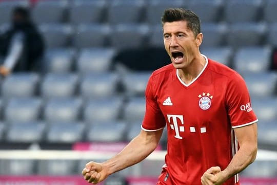 Münchens Robert Lewandowski bejubelt sein Tor zum 1:0 - und trifft anschließend weitere drei Mal.