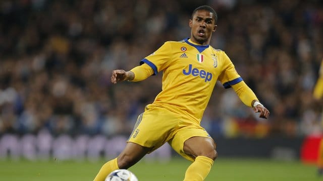 Douglas Costa von Juventus Turin in Aktion