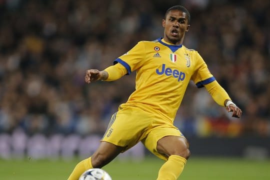 Douglas Costa von Juventus Turin in Aktion