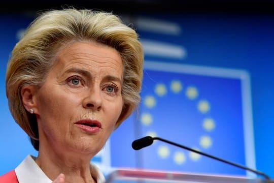 EU-Kommissionspräsidentin Ursula von der Leyen hat sich in Corona-Quarantäne begeben.