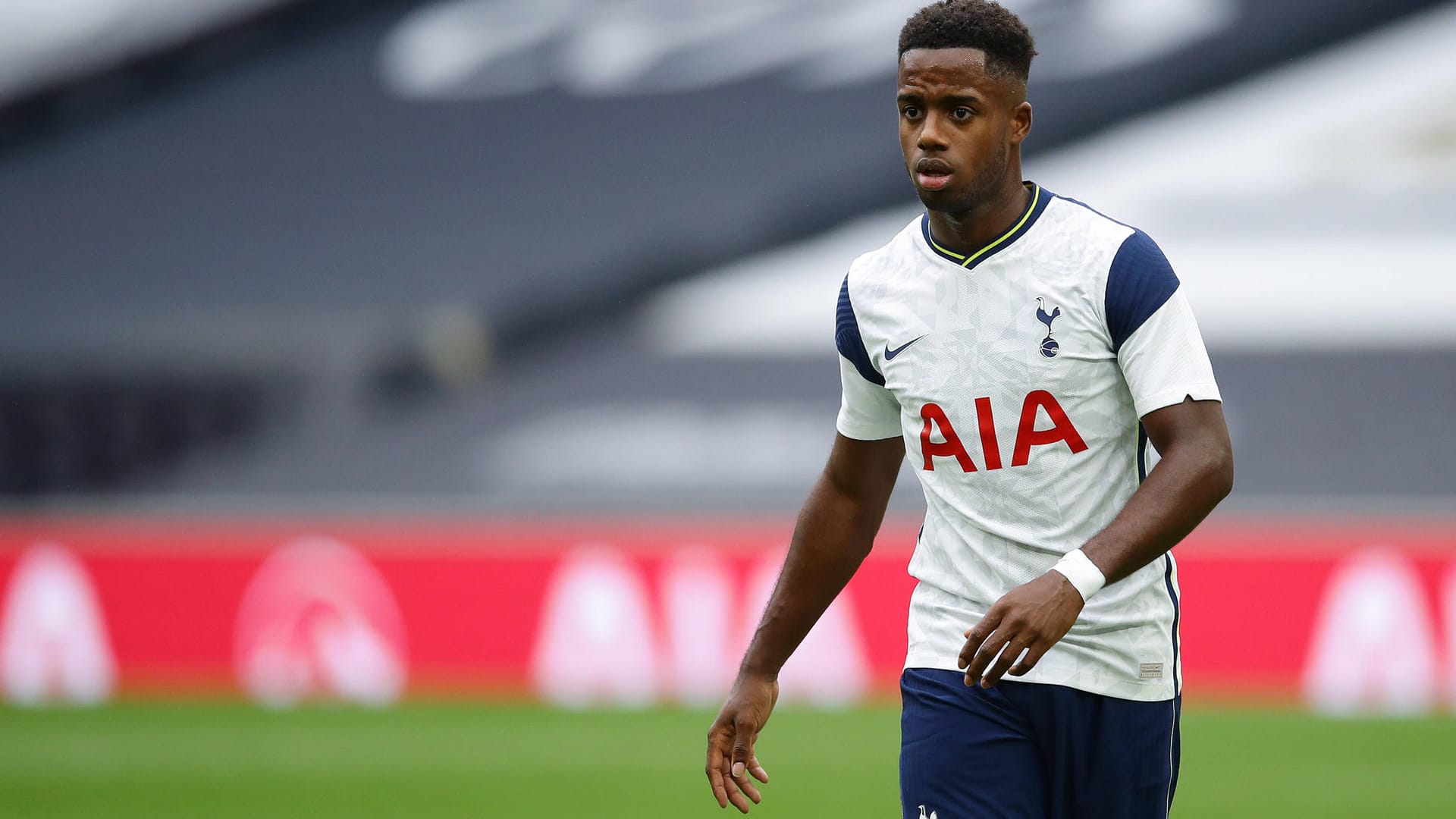 Die TSG Hoffenheim hat sich kurz vor dem Ende der Transferperiode mit dem englischen U21-Nationalspieler Ryan Sessegnon verstärkt. Der 20-jährige Mittelfeldspieler kommt für ein Jahr auf Leihbasis vom Londoner Premier-League-Klub Tottenham Hotspur.