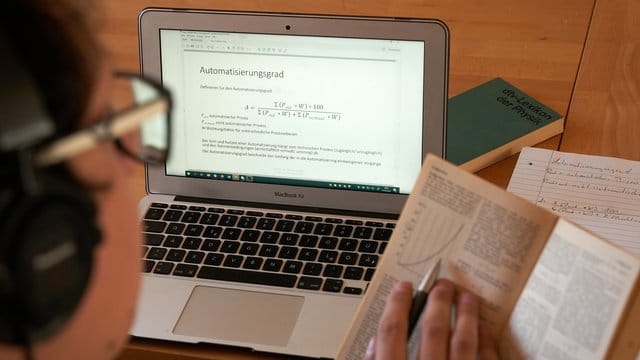 Die Hochschulen in Rheinland-Pfalz bieten im neuen Wintersemester einen Mix aus Online- und Präsenz-Veranstaltungen.