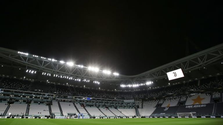 Leeres Stadion: Der SSC Neapel war wegen zwei Corona-Fällen im Team nicht nach Turin gereist.