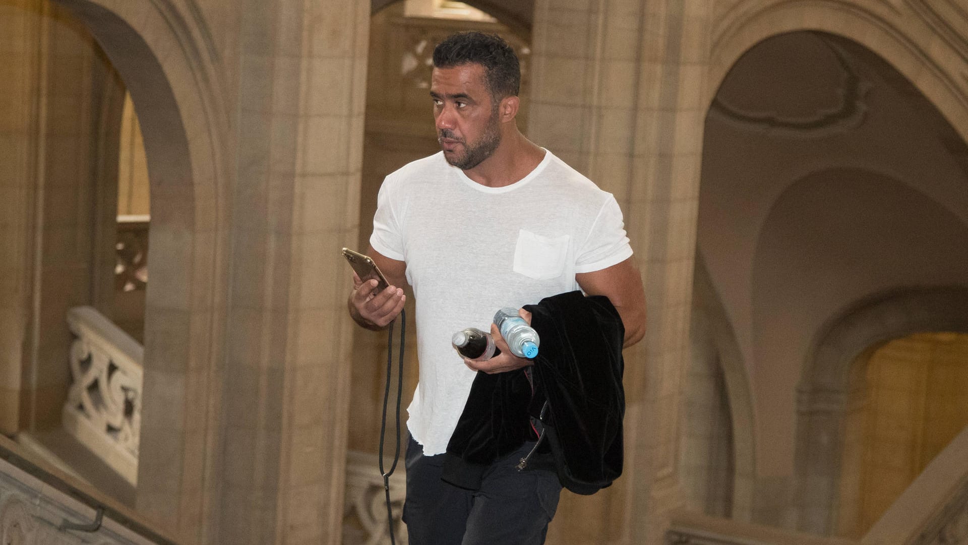 Arafat Abou-Chaker im Berliner Landgericht: Nach einer Razzia bei dem Clanchef hat das Gericht nun Steuerfahnder befragt. Arafat Abou-Chaker im Berliner Landgericht: Nach einer Razzia bei dem Clanchef hat das Gericht nun Steuerfahnder befragt.