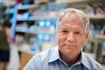 Michael Houghton in seinem Labor im Institut für Virologie an der Universität von Alberta in Edmonton.