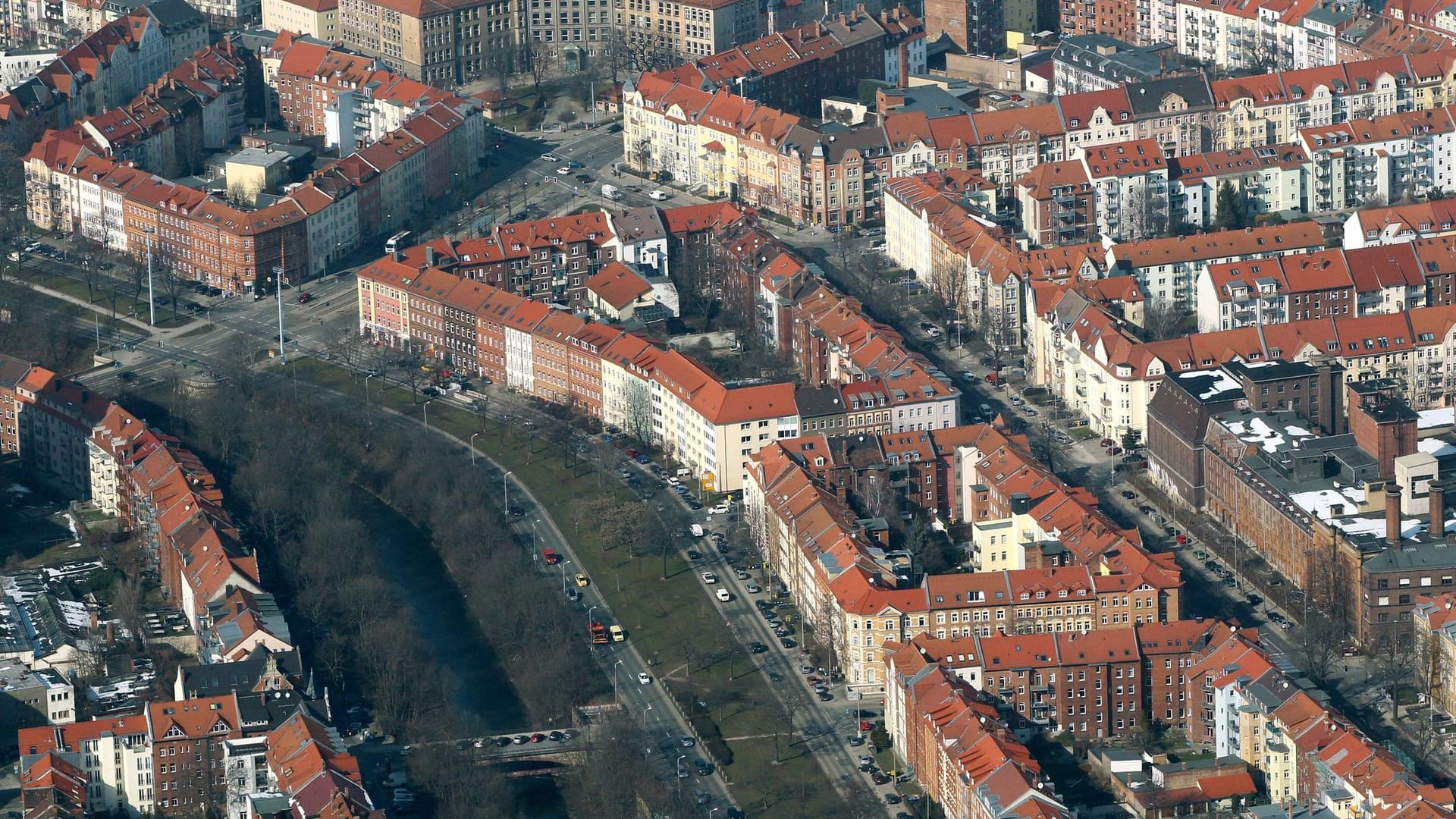 Erfurt von oben (Symbolbild): Der Bau der Brücke von der Innenstadt in die ICE-City hat begonnen.