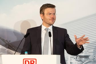 Markus König (CSU): Der Oberbürgermeister von Nürnberg sprach während einer Pressekonferenz zum neuen ICE-Werk im DB-Museum.