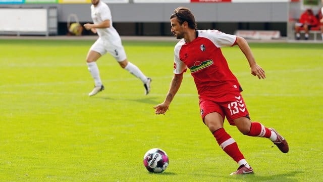 Der SC Freiburg und Marco Terrazzino (vorne) haben sich auf eine Beendigung der gemeinsamen Zusammenarbeit geeinigt. Der SC Freiburg und Marco Terrazzino (vorne) haben sich auf eine Beendigung der gemeinsamen Zusammenarbeit geeinigt.
