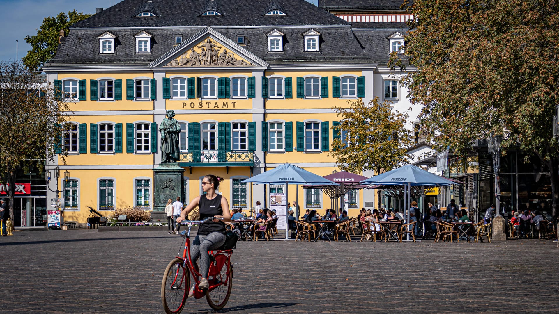 Münsterplatz in Bonn (Symbolbild): Im gesamten Stadtgebiet finden Konzerte auf einem Doppeldeckerbus statt. Münsterplatz in Bonn (Symbolbild): Im gesamten Stadtgebiet finden Konzerte auf einem Doppeldeckerbus statt.
