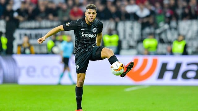 Simon Falette hat bei Hannover 96 einen Dreijahresvertrag unterzeichnet. Simon Falette hat bei Hannover 96 einen Dreijahresvertrag unterzeichnet.