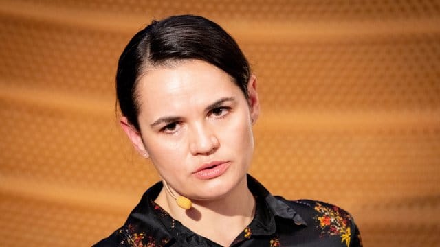 Die belarussische Oppositionsführerin Swetlana Tichanowskaja nimmt in Berlin an einer Panel-Diskussion der Deutschen Gesellschaft für Osteuropakunde teil. Die belarussische Oppositionsführerin Swetlana Tichanowskaja nimmt in Berlin an einer Panel-Diskussion der Deutschen Gesellschaft für Osteuropakunde teil.