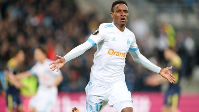 Marseilles Spieler Bouna Sarr jubelt nach einem Treffer. Marseilles Spieler Bouna Sarr jubelt nach einem Treffer.