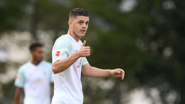 Der Wechsel von Rashica von Bremen zu Bayer Leverkusen ist in den letzten Minuten der Transferperiode geplatzt. Der Wechsel von Rashica von Bremen zu Bayer Leverkusen ist in den letzten Minuten der Transferperiode geplatzt.