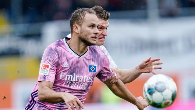Hamburgs Ewerton (vorne) wechselt zu den Würzburger Kickers.