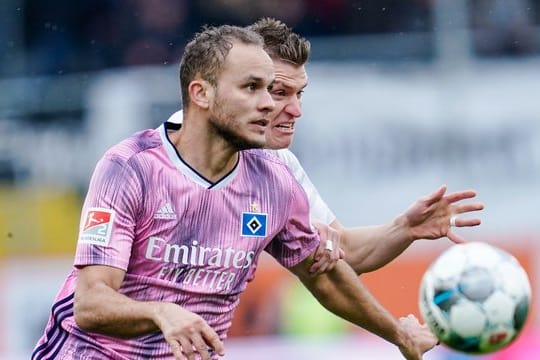 Hamburgs Ewerton (vorne) wechselt zu den Würzburger Kickers.