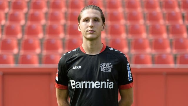 Defensivspieler Panagiotis Retsos schließt sich Saint-Etienne an. Defensivspieler Panagiotis Retsos schließt sich Saint-Etienne an.