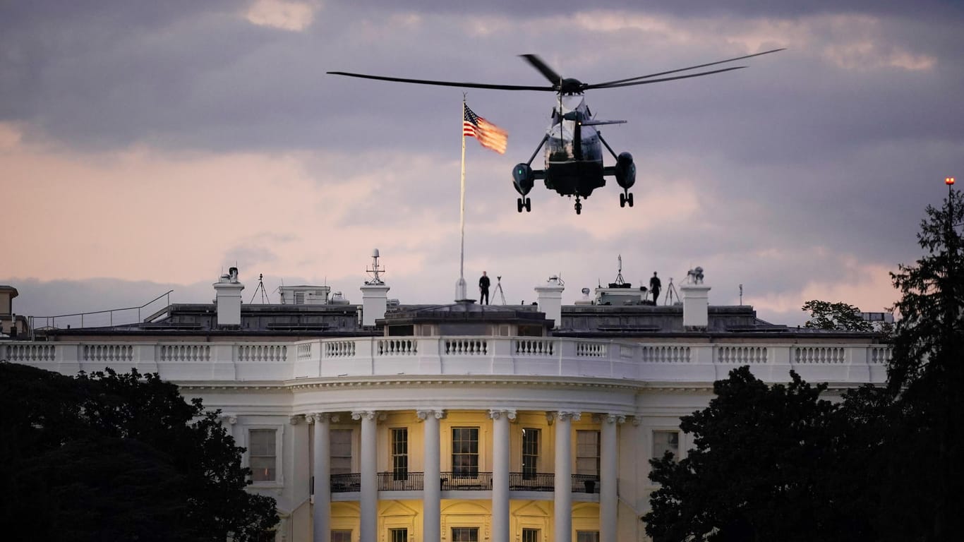 Donald Trump kehrt mit dem Hubschrauber Marine One ins Weiße Haus zurück: Er wurde aus dem Militärkrankenhaus entlassen.