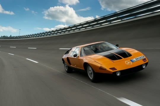 Mit seiner keilförmigen Silhouette musste sich der C111 nicht vor anderen Supersportwagen verstecken.