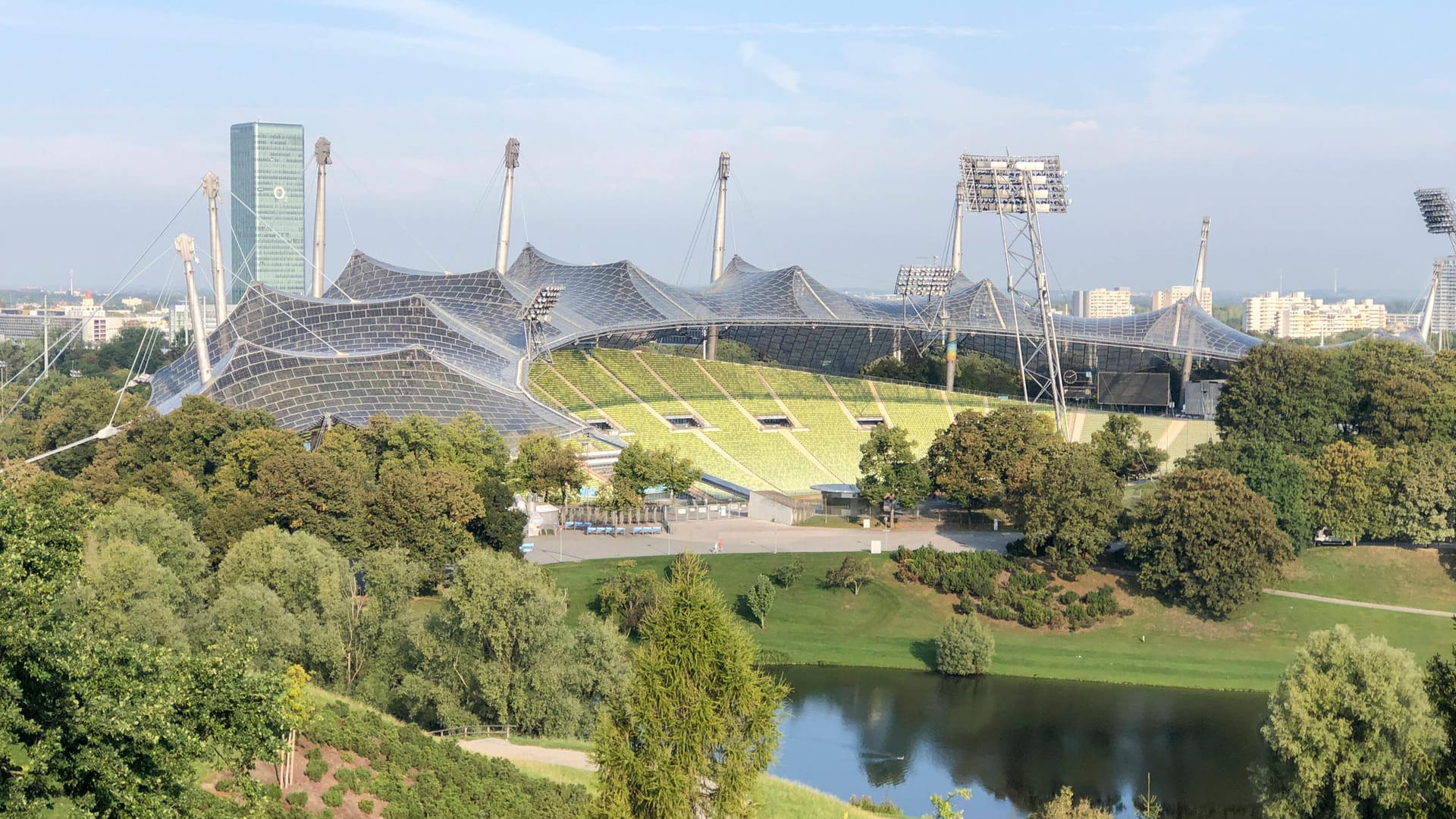 Olympiapark in München Olympiastadion (Symbolbild): Die CSU-Fraktion will einen Hochseilgarten im Olympiapark bauen. Olympiapark in München Olympiastadion (Symbolbild): Die CSU-Fraktion will einen Hochseilgarten im Olympiapark bauen.