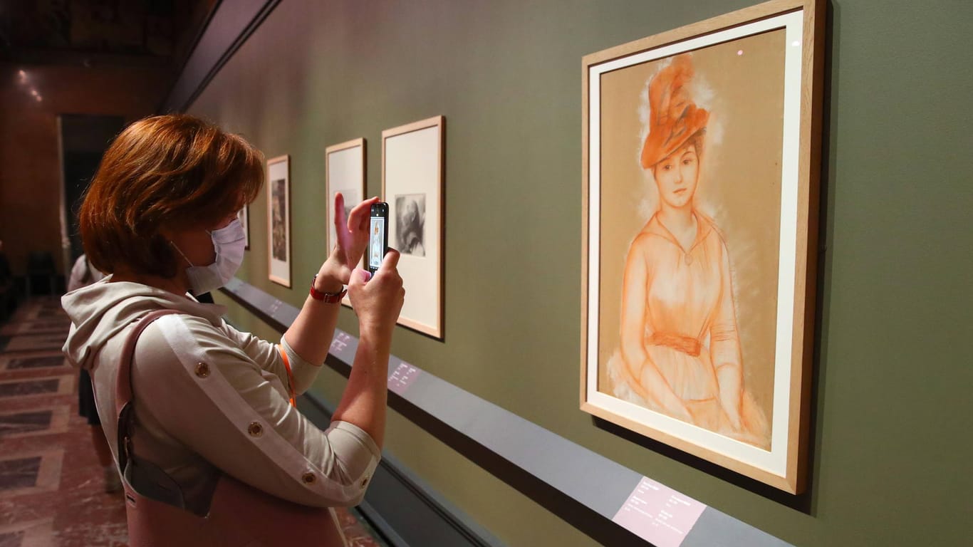 Baden-Württemberg: Ein Mann hat versucht ein 120.000 Euro wertvolles Gemälde von Renoir nach Deutschland zu schmuggeln. (Symbolbild)